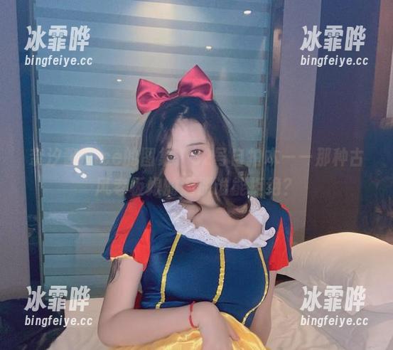 奈汐酱Nice的图集，32号自拍本——那种古风老板娘的洒脱谁能拒绝？
