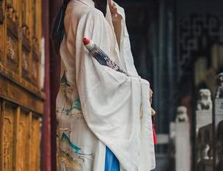 如月灰的新作品，电锯人REZE，怎么能这么吸引眼球呢？