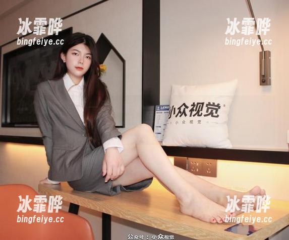 小众视觉 - 每一页都意外，洁洁的日常全套图包好像能永远翻下去……