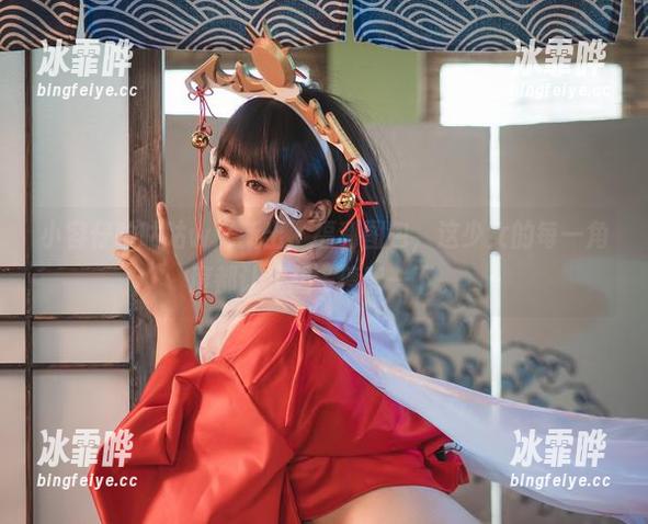 小容仔咕咕咕w又新出了福利图包，这少女的每一角度都让我想多停留一下。