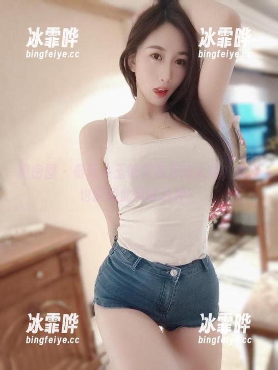 微密圈 - 最新小玉吃果冻泳池大片，泡澡也能如此风情万种？