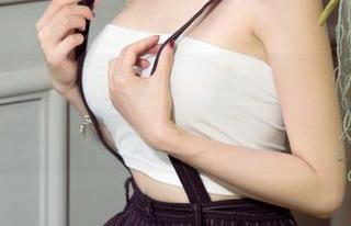 尤果网 – 高清图库里一只香蕉船的女仆写真，每一张都好像在讲悄悄话