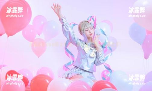 尤猫醒醒ovo的大头贴：教室里的高清戏精大作！