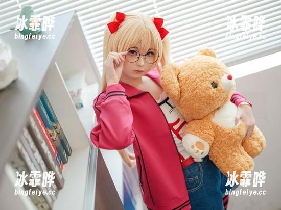 幼水铃衣 私拍里的头号美味:幼水铃衣与小蛋糕的魔力