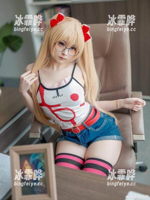 幼水铃衣的旗袍高清图包，不止是衣服，完全是个性与自我的赞歌！