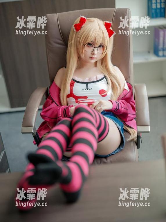 亲爱的初音未来，幼水铃衣的兔子洞套图真让人目光如炬。