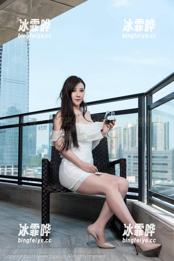 推女神-宛恩miyu 推女神 - 记得把宛恩miyu的连衣裙原图设为壁纸哦,不然会被嫌弃的。