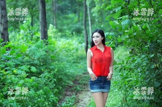 推女郎 - 王馨瑶的婚纱写真集，资源多到让你选花眼！
