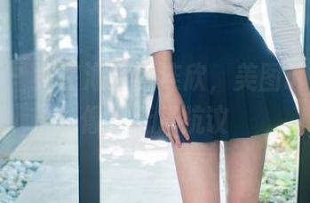 推女郎 – 站在海边的连欣，美图诉说却也像在无声抗议