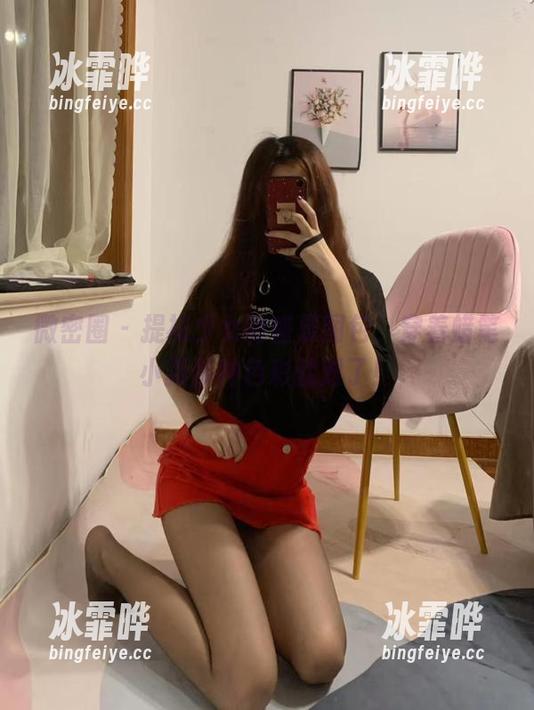 微密圈 - 提袜少女的盛夏图包，穿着蜡笔小新那种色彩就对了！