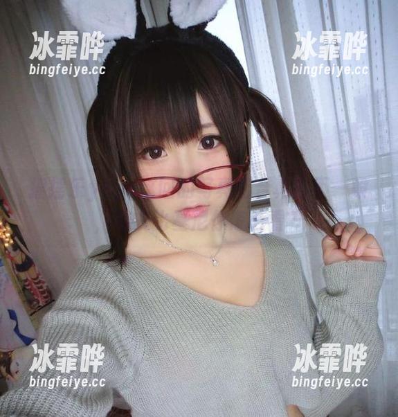 摇摇乐yoyo这回的写真组合真的不一般，毛衣比基尼你怎么看？