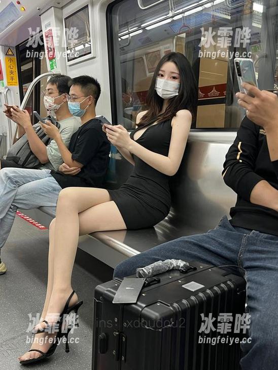 是小逗逗 微密圈 - 当是小逗逗和蕾丝黑丝袜碰面,高清写真惊悚合集开启,绝不让你忽视每个细节!