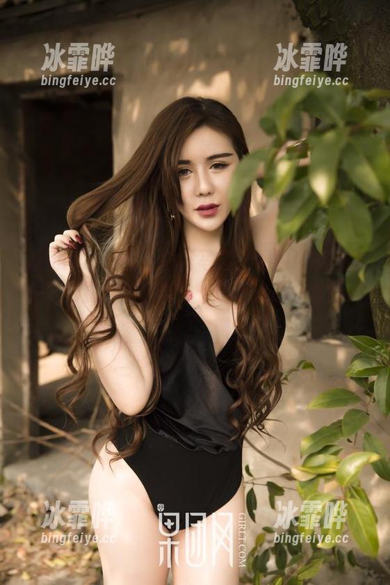 果团网-通灵儿 果团网 - 通灵儿白裙写真,偶尔还能想象一下那飘逸的感觉——值得这么一套图吗?