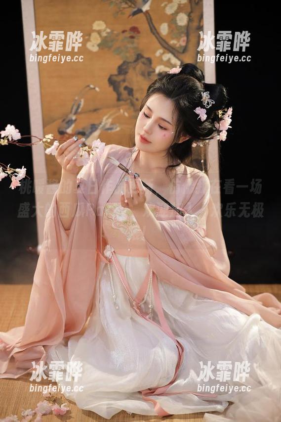 桃暖酱的夏日作品更新，仿佛我在看一场盛大的西瓜Party，欢迎加入，欢乐无极限！