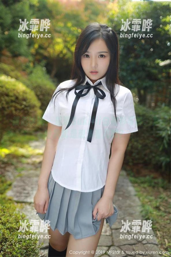 模范学院-思淇Sukiiii 模范学院 - 思淇Sukiiii白衬衫写真:为啥我就是想多看几眼?