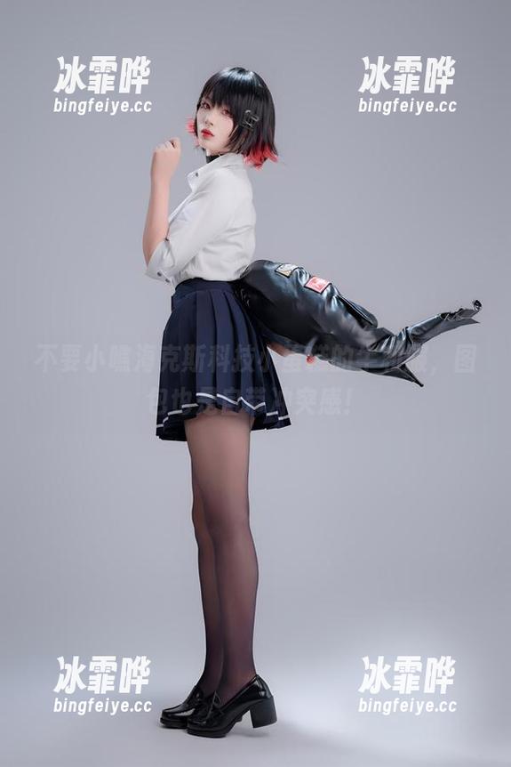 不要小瞧海克斯科技小蛋糕的牛和服，图包也是自带冲突感！