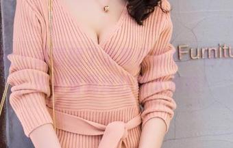 爱蜜社 – 蕾蕾醒了没夏日新装：图片更新，快来看我这红色大拖鞋！