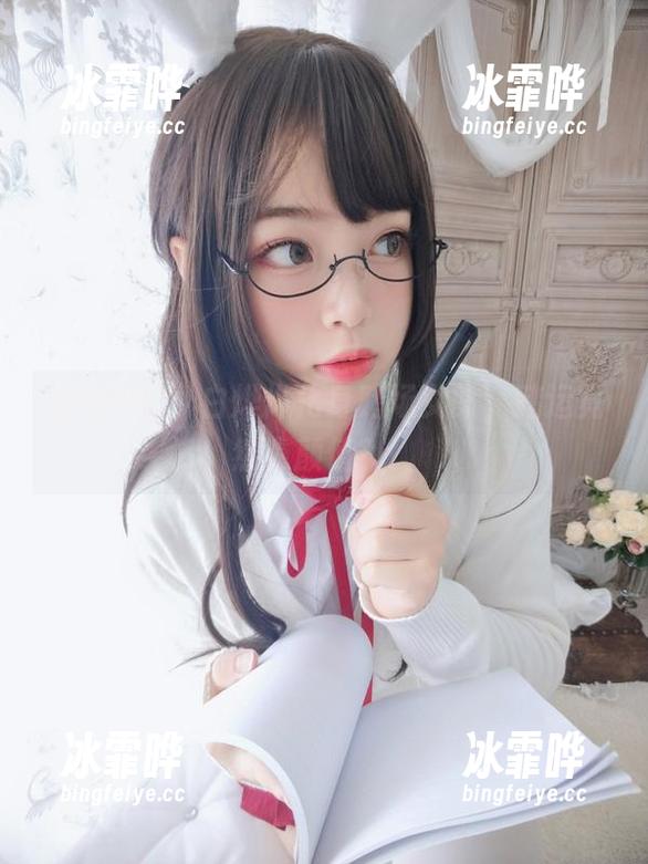 私拍特辑：白烨烨化身赌场女郎，赌运竟然靠颜值？！