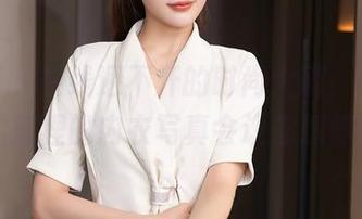 秀人网 – 在线避不开的时尚大剧，FoxYini孟狐狸的内衣写真会让你想停留。