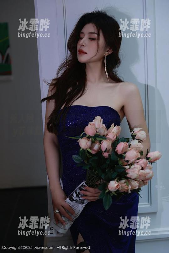 秀人网 - 经过深思熟虑的校园写真：Luffy菲菲就是这场无聊课间休息的最佳代言