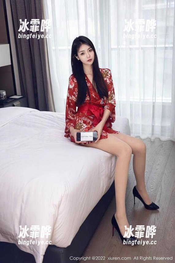 秀人网 - 周慕汐baby美腿写真集，像一场无声的对话，谁听懂了？
