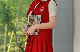 秀人网 – 这个图片里的小薯条nienie，怎么可以这么嚣张？说是“女神”却选了这种姿势。