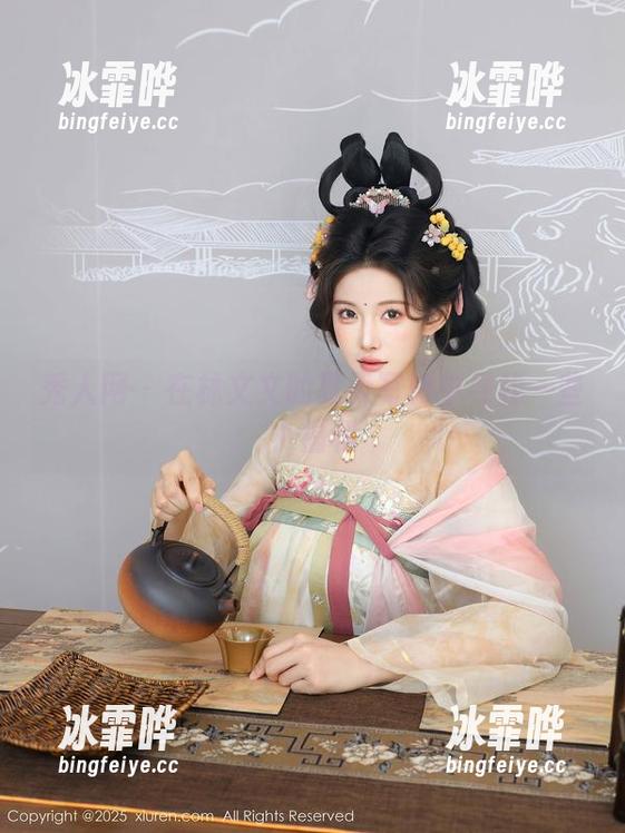 秀人网-林文文 秀人网 - 在林文文的夏天写真中寻找一些小福利