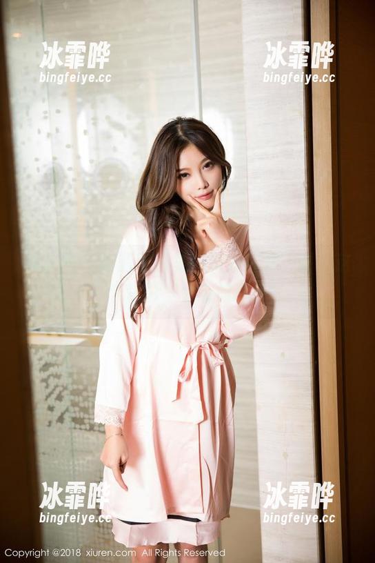 秀人网 - 高清图包里的清妙日常，喔，这个背影，太有故事！