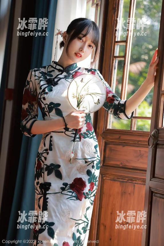 秀人网-狐小妖Baby 秀人网 - 美丽的奇特表演,黑丝与城市的交错,狐小妖Baby的免费户外作品带你飞!