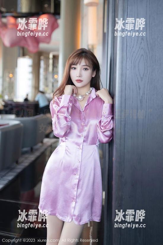 秀人网 - 原图比小说更离奇，王伊纯的“女友”系列真的是绝了。