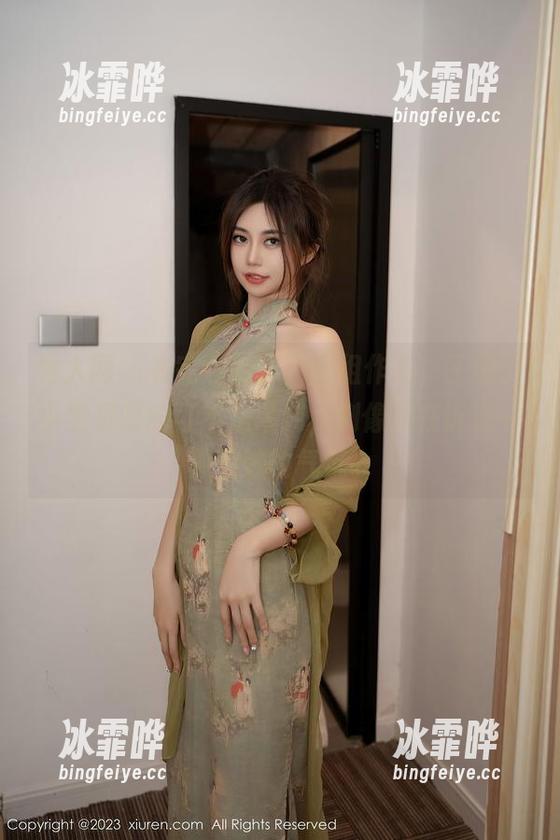 秀人网 - 看完“妹妹”这组作品，王俪丁小宝贝唱的可不是单纯，倒像是在诉说一种微妙的气氛。