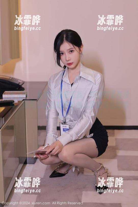 秀人网-王雅姗是我 秀人网 - 看那王雅姗是我:短裙的至高境界,这作品让我想学学怎么穿得这么自然。