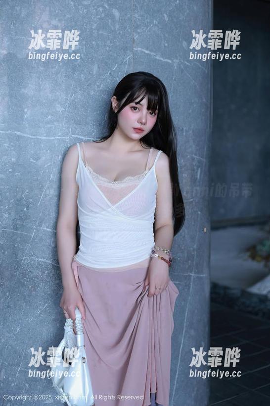 秀人网-王馨瑶Yanni 秀人网 - 真想一直看王馨瑶Yanni的吊带,图片分享乐趣多多!