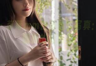 秀人网 – 草莓mm在海边的写真：精选发圈照的新高度