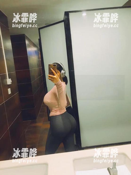微密圈 - 紫色哒豚豚又来分享了，最新连衣裙是要上天的节奏吗？