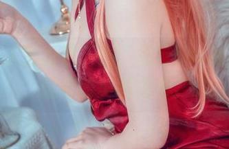 羊大真人的粉色乐园，流行cos衣服里潜藏着的美图逻辑。
