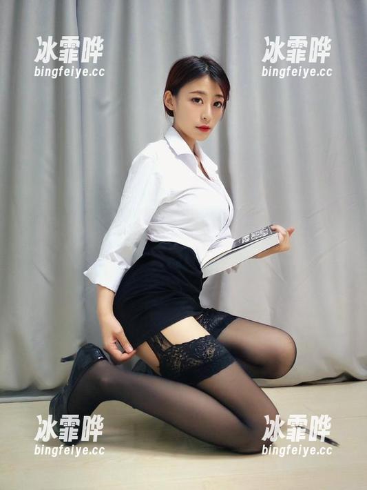 羊小雪juvia 微密圈 - 女巫的烦恼:羊小雪juvia的舰长福利写真,竟然让人忽略了魔法!