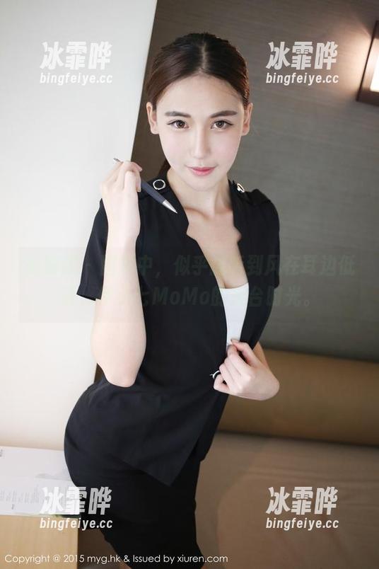 美媛馆 - 图片中，似乎能听到风在耳边低语，伊小七MoMo的天台时光。