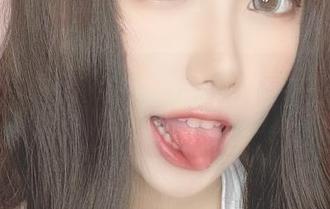 私房图包新作：芋圆侑子变身蓝格子公主，快来锁定你的秋季自拍军备！
