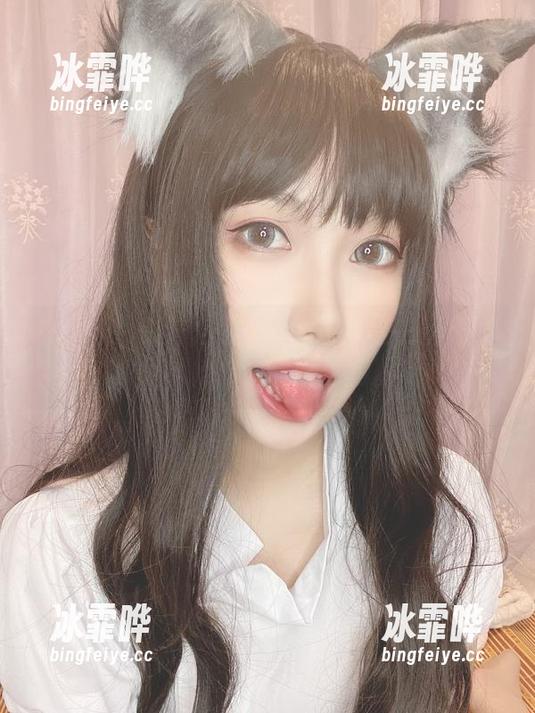 私房图包新作：芋圆侑子变身蓝格子公主，快来锁定你的秋季自拍军备！