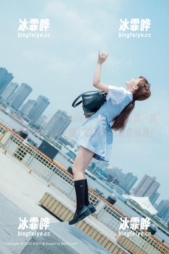菠萝社 - 这Barbie可儿的清纯写真，简直是‘我还在吃糖’的表情包最佳候选！