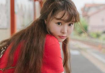菠萝社 – Cheryl青树的灰丝最新图包，快来看看她是怎么穿出艺术感的！