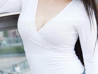 蜜桃社 – 小魔女lily免费送你职业装秘籍，快去下载吧，别错过了！