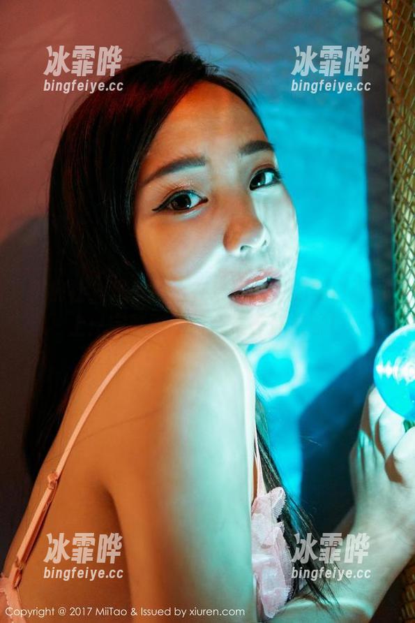 蜜桃社-琉璃lily 蜜桃社 - 悲欢离合在琉璃lily的黑白画面上:完整版原图合集等你来聊!