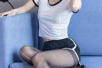 袜啵啵 – 更新了！甜甜圈在波点黑丝里显得如此与众不同，脚尖透明款？要怎么形容？