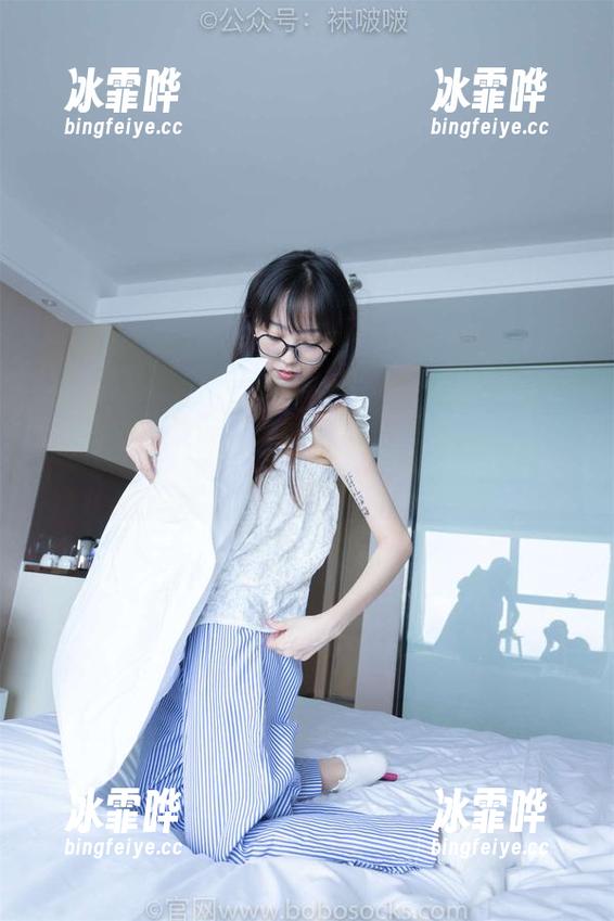 袜啵啵 - 糯米的泳装图集—免费领略“水里撒娇”的新境界