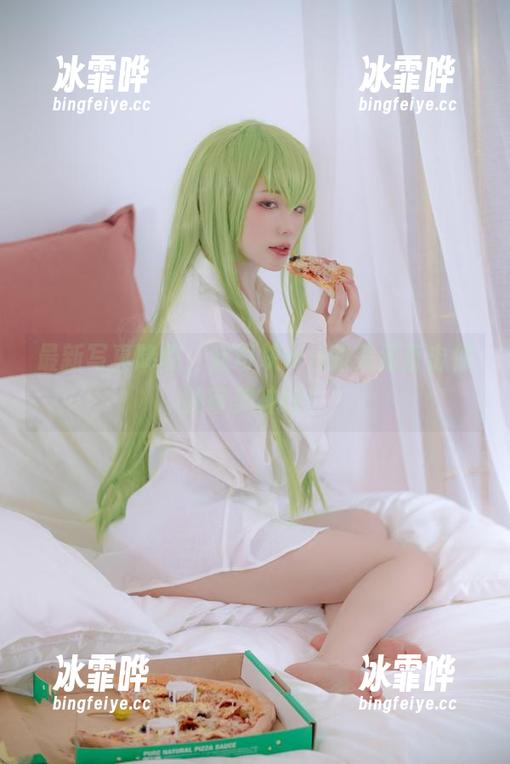 最新写真降临，起司块wii的美足直击你的审美神经！