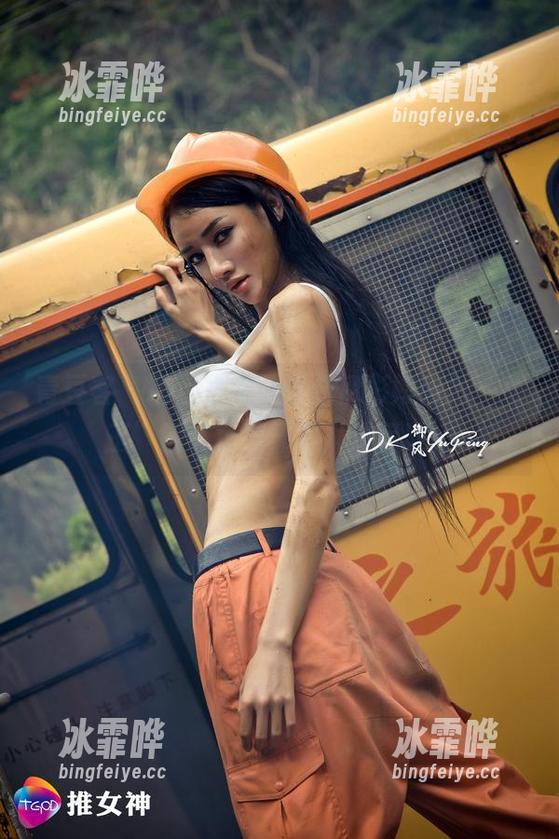 青豆客-赵伊彤 青豆客 - 图包之中,看赵伊彤如何把‘女王’的气场演绎得淋漓尽致!