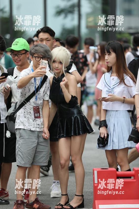 魔镜街拍-凯恩 魔镜街拍 - 凯恩更新了一组美图—不过雨季真没再来啊,你们觉得?