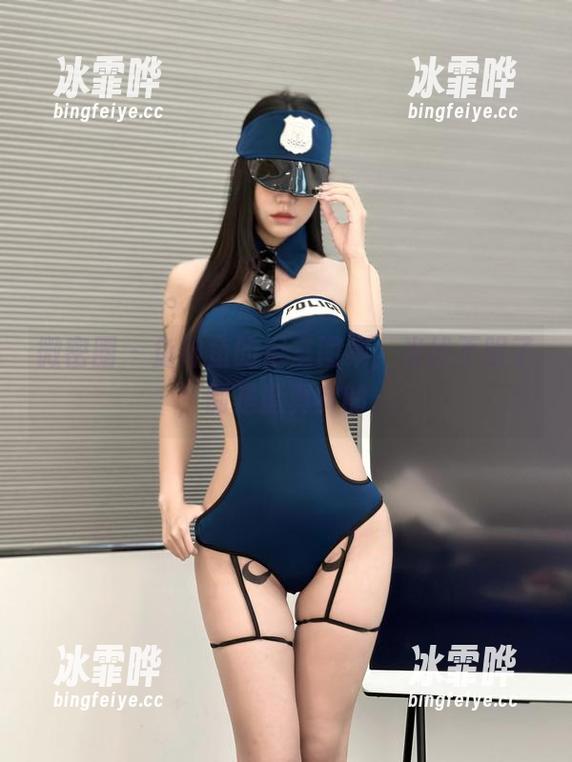 鱼神鱼 微密圈 - 鱼神鱼的浴室图集,光线不明了,倒是挺真实的。